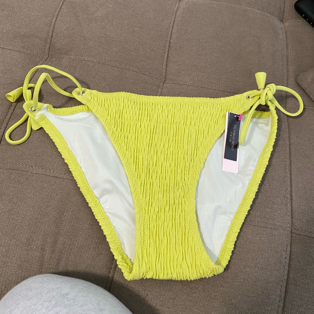 NWT Victoria’s Secret bikini bottoms